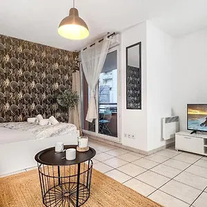 Appartement Homey Wild - Proche Gare Et Tram - Proche Centre - Balcon Prive - Parking Prive - Wifi Gratuit, Annemasse