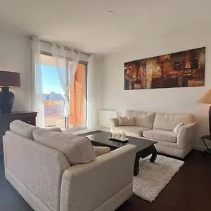 Appartement Homey Vintage - Hypercentre - Proche Gare Et Tram - Terrasse Privee - Wifi Gratuit, Annemasse