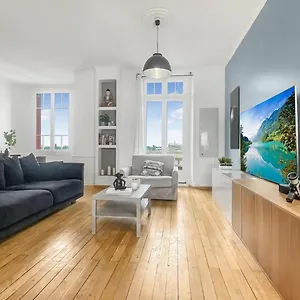 Appartement Homey Awesome - Proche Gare Et Tram - Centre-ville - Balcon Prive - Wifi Gratuit, Annemasse